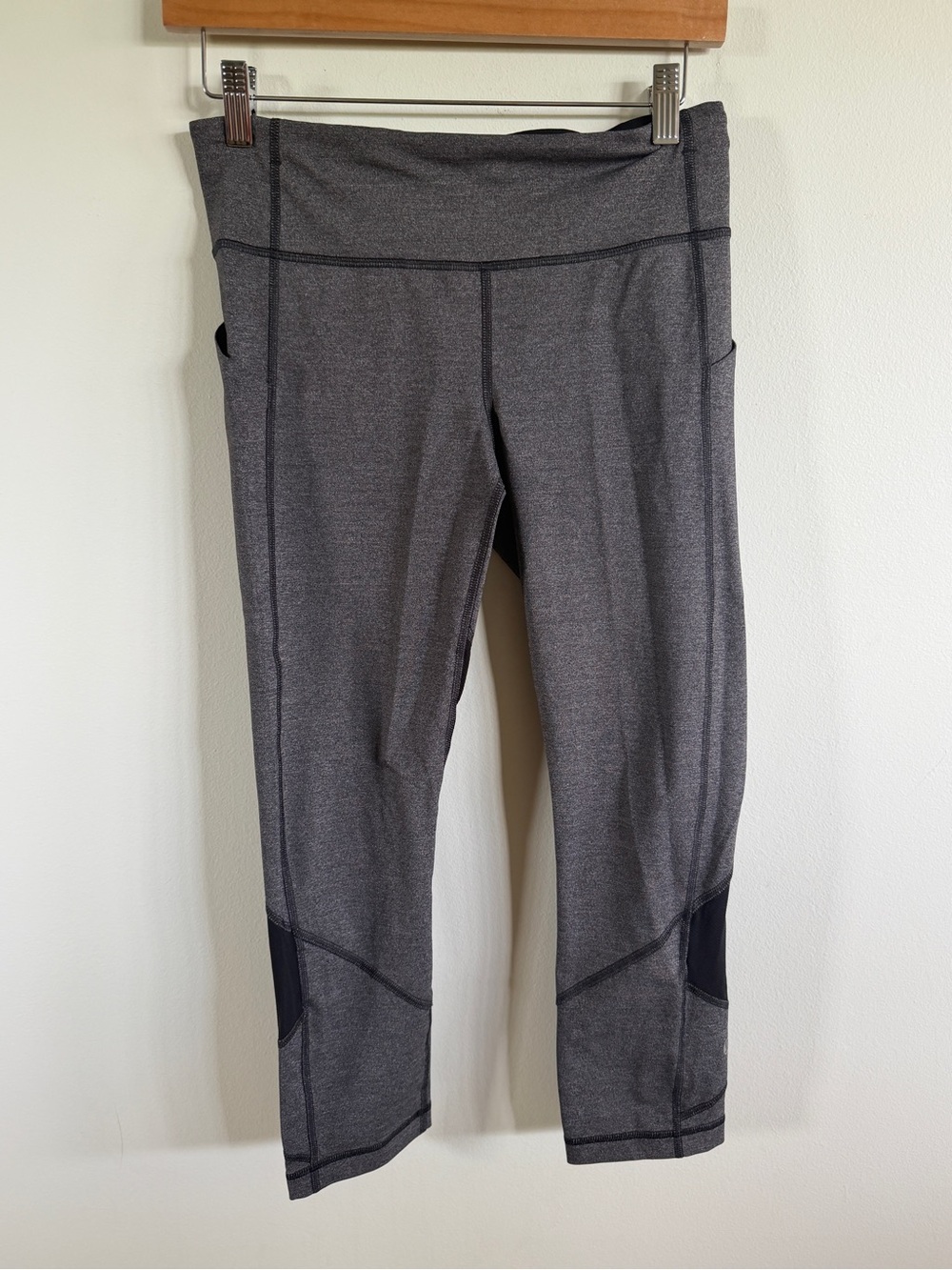 lululemon athletica Gray Cropped Leggings with Side Pockets size 6